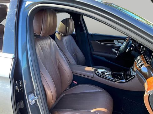 Used 2017 Mercedes-Benz E 400 4MATIC Wagon image 9