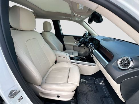 Used 2022 Mercedes-Benz GLB 250 4MATIC image 33