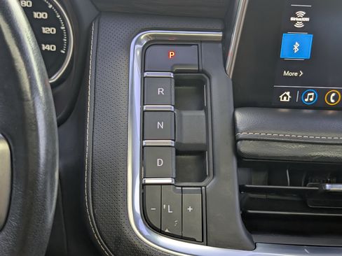 Used 2021 Chevrolet Suburban Premier w/ Premium Package 2 RWD image 35