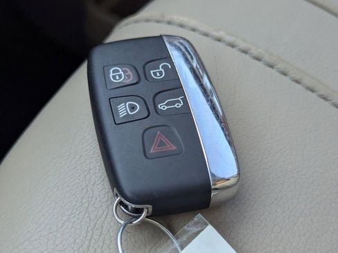 Used 2016 Land Rover LR4 HSE Silver Edition image 30