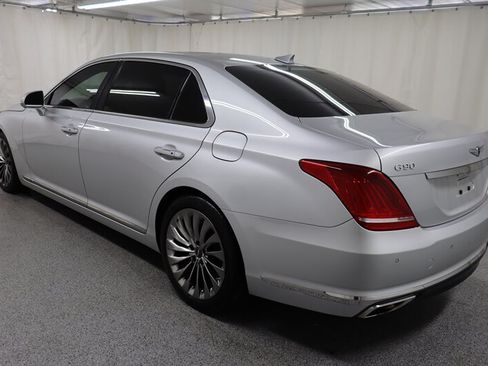 Used 2017 Genesis G90 3.3T Premium RWD image 4