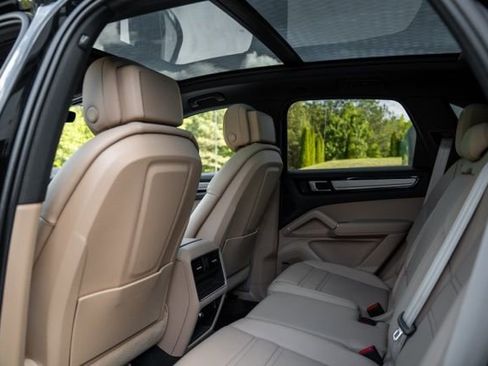 Used 2022 Porsche Cayenne Platinum Edition AWD/4WD image 44