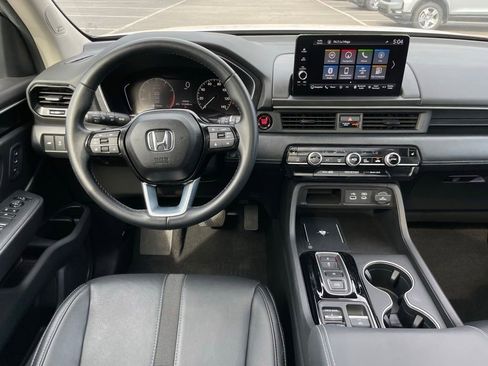 Certified 2025 Honda Pilot Touring image 11
