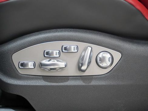 Certified 2026 Porsche Macan AWD/4WD image 35