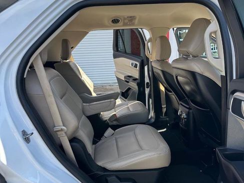 Used 2020 Ford Explorer XLT w/ Equipment Group 202A RWD image 13