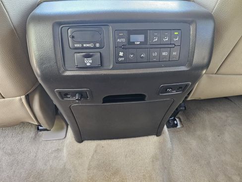 Used 2011 Toyota Sequoia Platinum AWD/4WD image 30