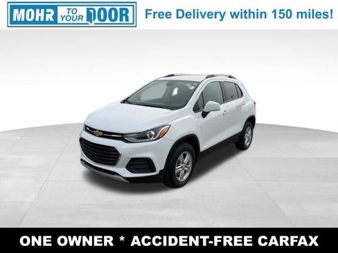 Used 2022 Chevrolet Trax LT w/ LT Convenience Package image 2