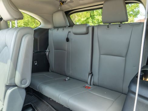 Used 2023 Toyota Highlander Platinum AWD/4WD image 16