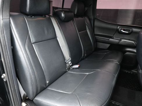 Used 2020 Toyota Tacoma TRD Sport AWD/4WD image 22