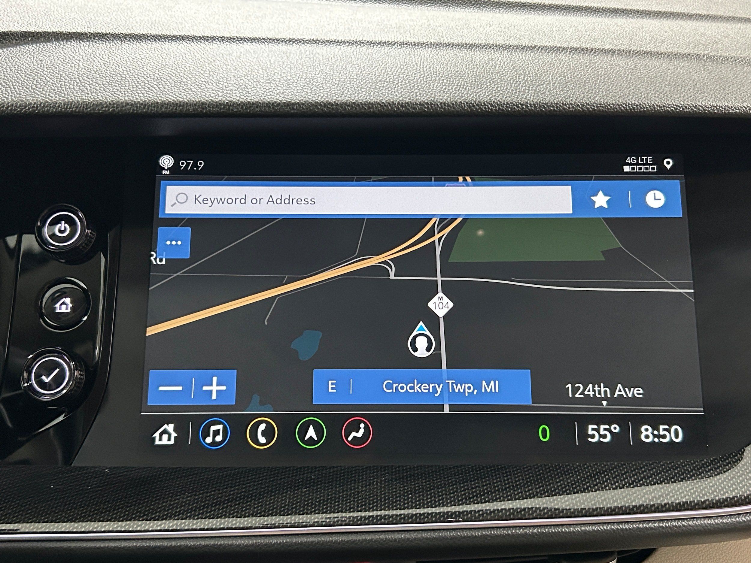 Used 2022 Buick Envision Essence w/ Technology Package I AWD/4WD image 7