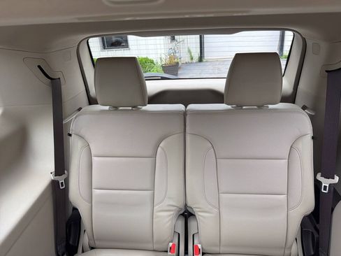 Used 2018 GMC Acadia Denali w/ Technology Package AWD/4WD image 31