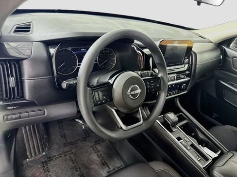 Used 2022 Nissan Pathfinder S FWD image 9