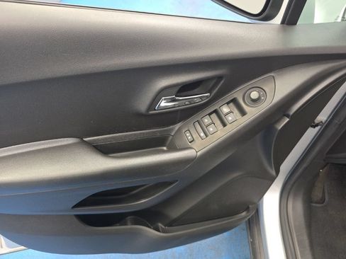 Certified 2022 Chevrolet Trax LT w/ Driver Confidence Package FWD image 19