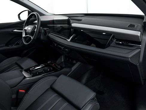Used 2025 Audi Q6 e-tron Premium Plus w/ Premium Plus AWD/4WD image 8