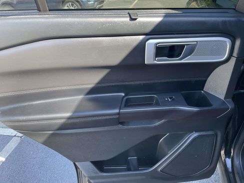 Used 2020 Ford Explorer Platinum AWD/4WD image 16