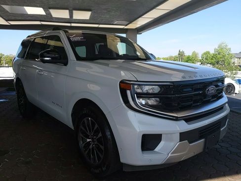 Certified 2025 Ford Expedition Platinum AWD/4WD image 4