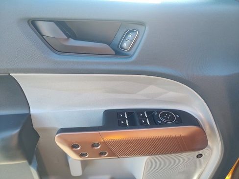 Used 2022 Ford Maverick Lariat w/ Lariat Luxury Package image 13