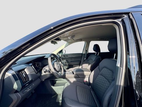 Used 2025 Nissan Pathfinder SV image 20