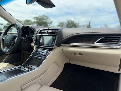 Used 2020 Lincoln Continental Reserve w/ Luxury Package FWD image 16