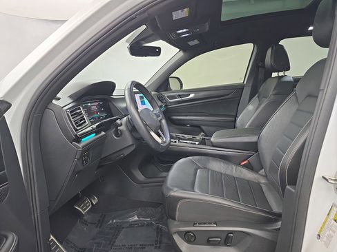 Used 2024 Volkswagen Atlas Cross Sport SEL R-Line AWD/4WD image 18