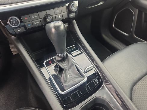 Used 2023 Jeep Compass Latitude image 30