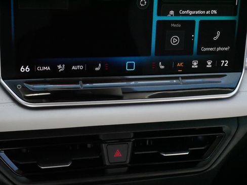 Certified 2025 Volkswagen Tiguan SE AWD/4WD image 23