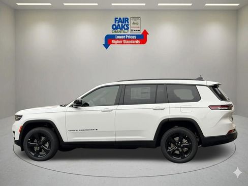 New 2025 Jeep Grand Cherokee L Laredo image 9