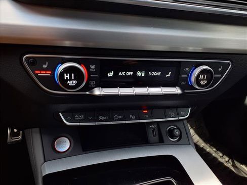 Used 2021 Audi SQ5 Prestige w/ Prestige Package image 20