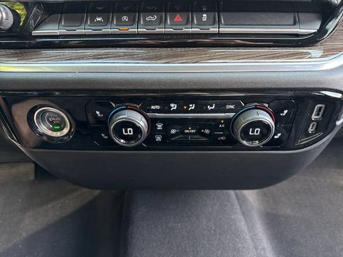 Used 2022 Chevrolet Silverado 1500 LT AWD/4WD image 33