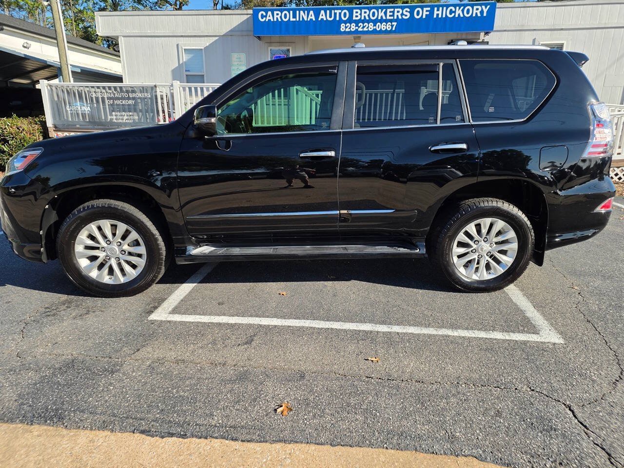 Used 2015 Lexus GX 460 w/ Premium Package AWD/4WD image 3