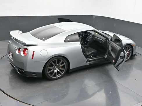 Used 2012 Nissan GT-R Premium AWD/4WD image 66