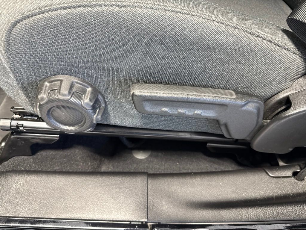 Used 2026 Jeep Wrangler Sport AWD/4WD image 18