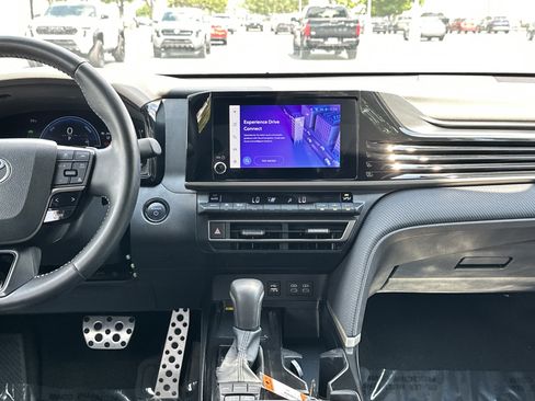 Certified 2025 Toyota Camry SE FWD image 30