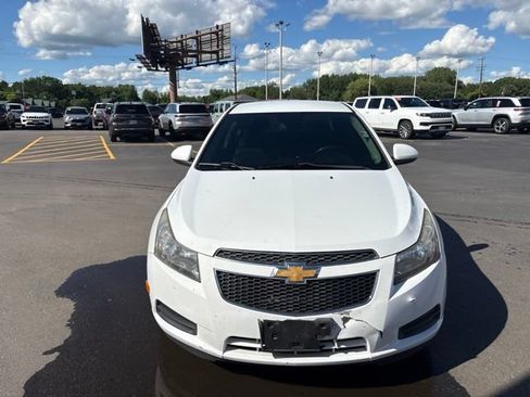 Used 2014 Chevrolet Cruze LT FWD image 2