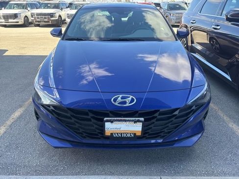 Used 2023 Hyundai Elantra SEL w/ Convenience Package image 2