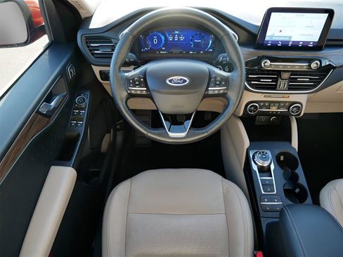 Used 2020 Ford Escape Titanium image 13