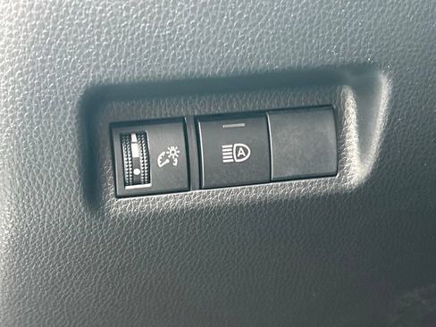 Used 2025 Toyota RAV4 XLE AWD/4WD image 19