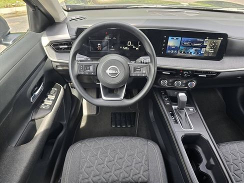 Used 2025 Nissan Kicks SV AWD/4WD image 13
