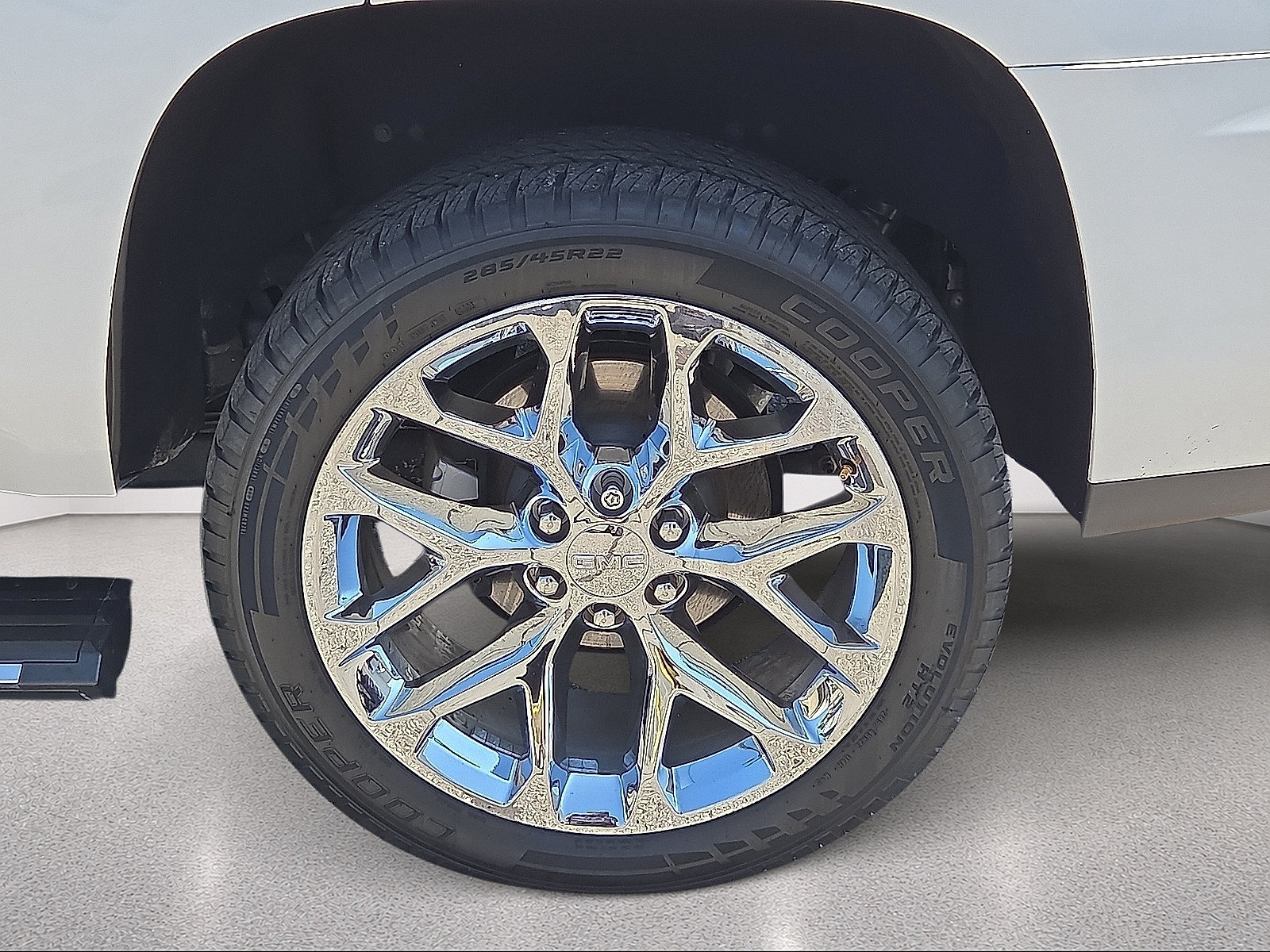 Certified 2018 GMC Yukon Denali w/ Denali Ultimate Package AWD/4WD image 17