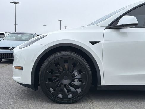 Used 2021 Tesla Model Y Long Range image 9