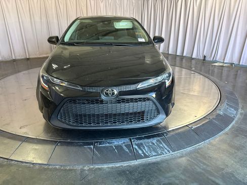 Used 2022 Toyota Corolla LE FWD image 2