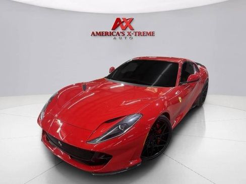 Used 2019 Ferrari 812 Superfast RWD image 2