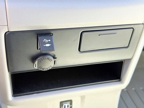 Used 2020 Toyota Sienna LE FWD image 16