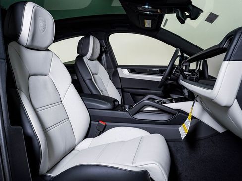 New 2026 Porsche Cayenne Coupe image 14