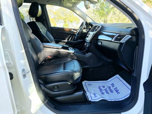 Used 2015 Mercedes-Benz GL 450 4MATIC w/ Lighting Package image 29