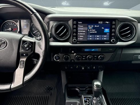 Used 2021 Toyota Tacoma TRD Off-Road w/ Technology Package AWD/4WD image 28