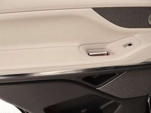 New 2025 Lincoln Navigator Reserve AWD/4WD image 19