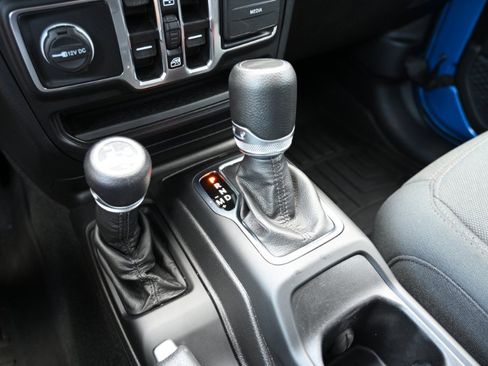 Used 2022 Jeep Gladiator Sport AWD/4WD image 32