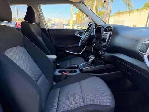 Used 2025 Kia Soul LX w/ LX Technology Package image 34