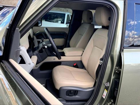 Used 2024 Land Rover Defender 110 S image 8